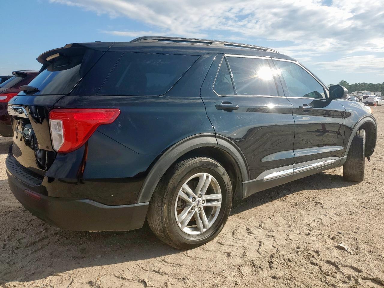 2023 Ford Explorer Xlt - Фото 3