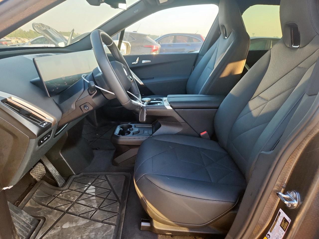 2025 BMW Ix xDrive50 - Фото 7