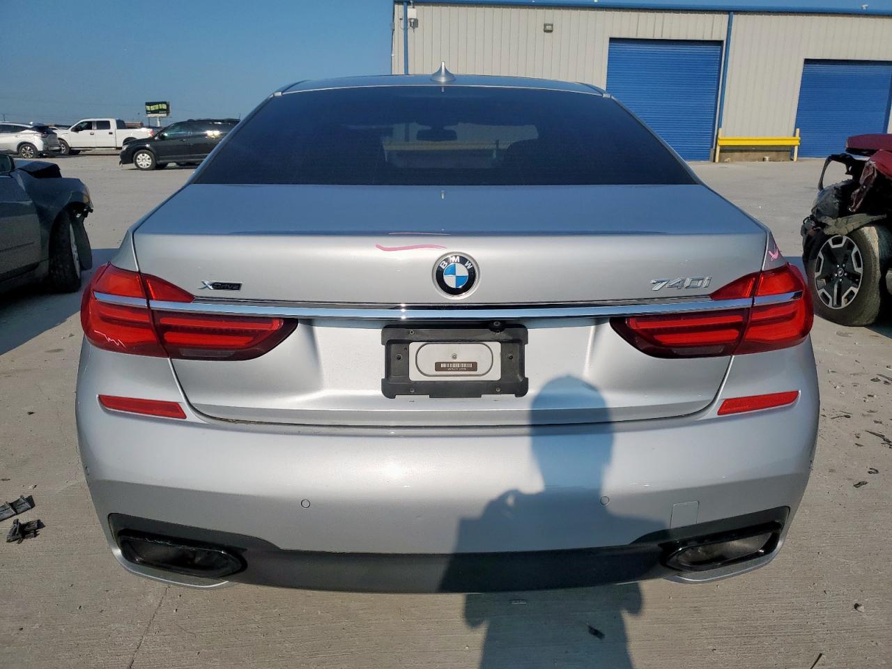 2017 BMW 740 Xi - Фото 6