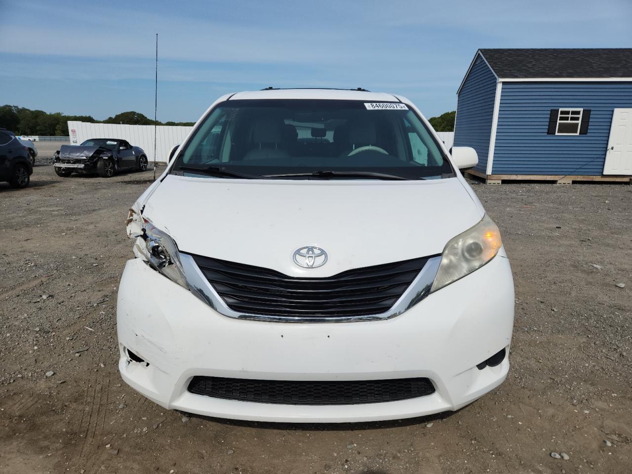 2013 Toyota Sienna Le - Image 5