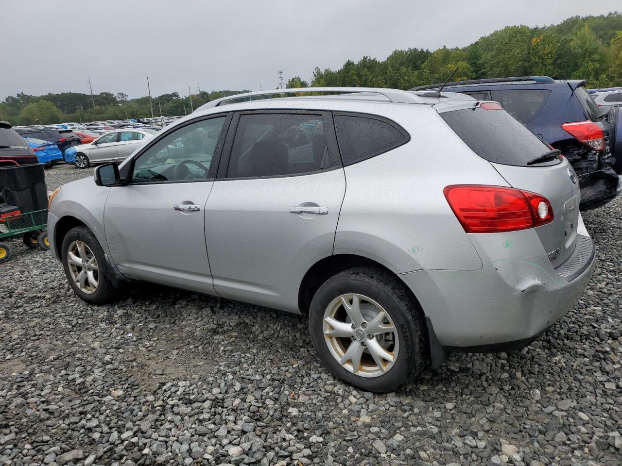 2010 Nissan Rogue S - Image 2
