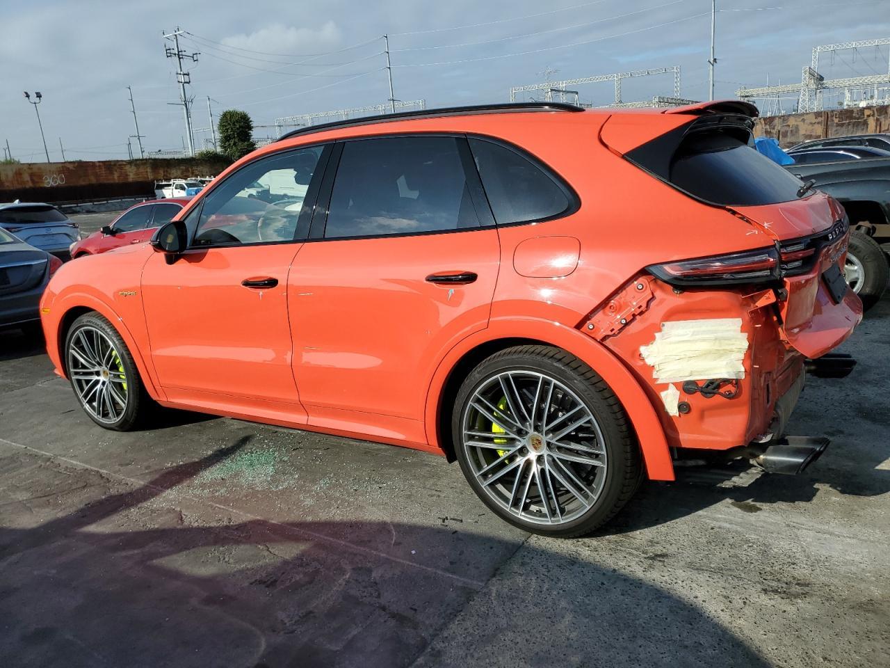 2020 Porsche Cayenne Turbo S E-Hybrid - Фото 2