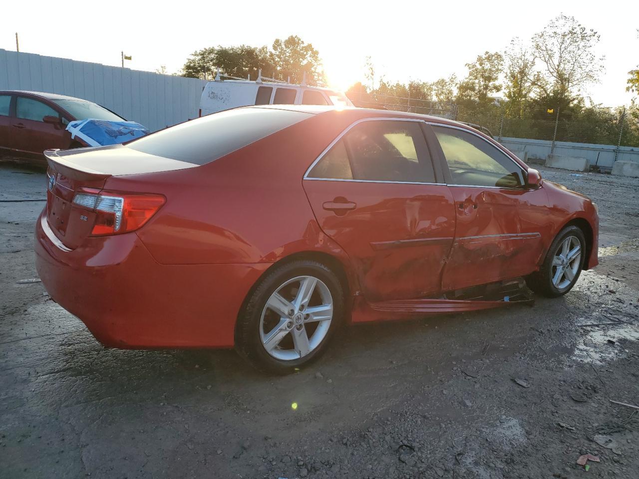 2014 Toyota Camry L - Фото 3