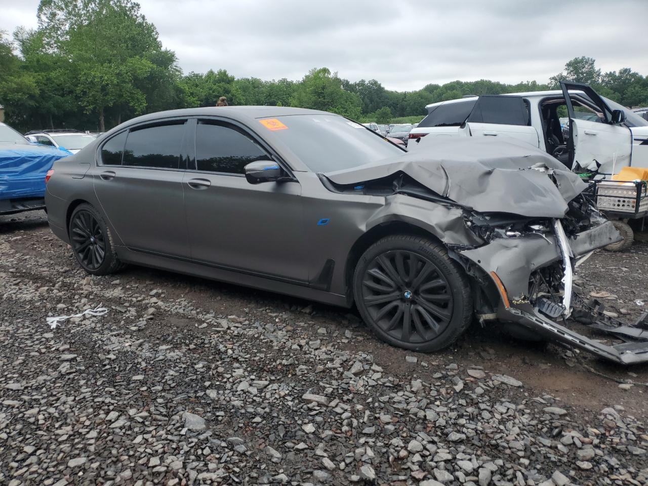 2016 BMW 750 Xi - Image 4