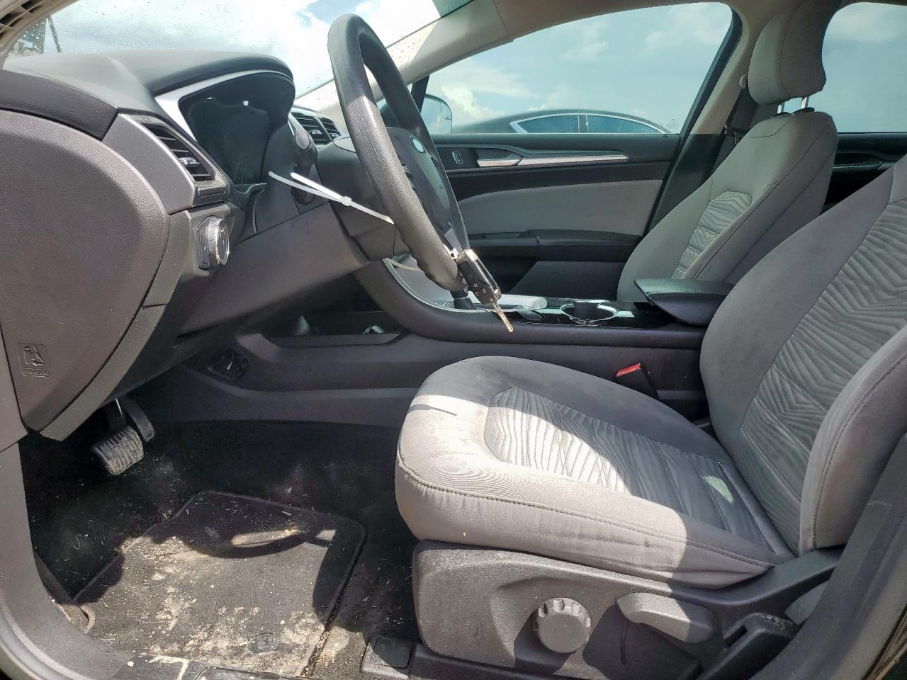 2016 Ford Fusion S - Фото 7