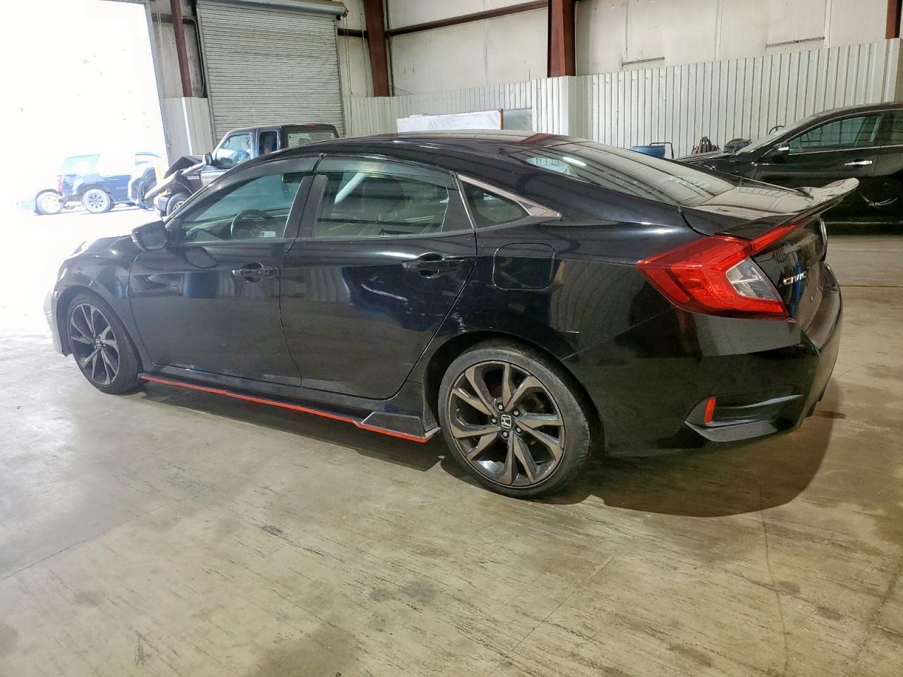 2019 Honda Civic Sport - Фото 2