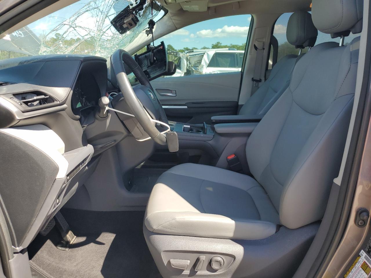 2021 Toyota Sienna Xle - Image 7