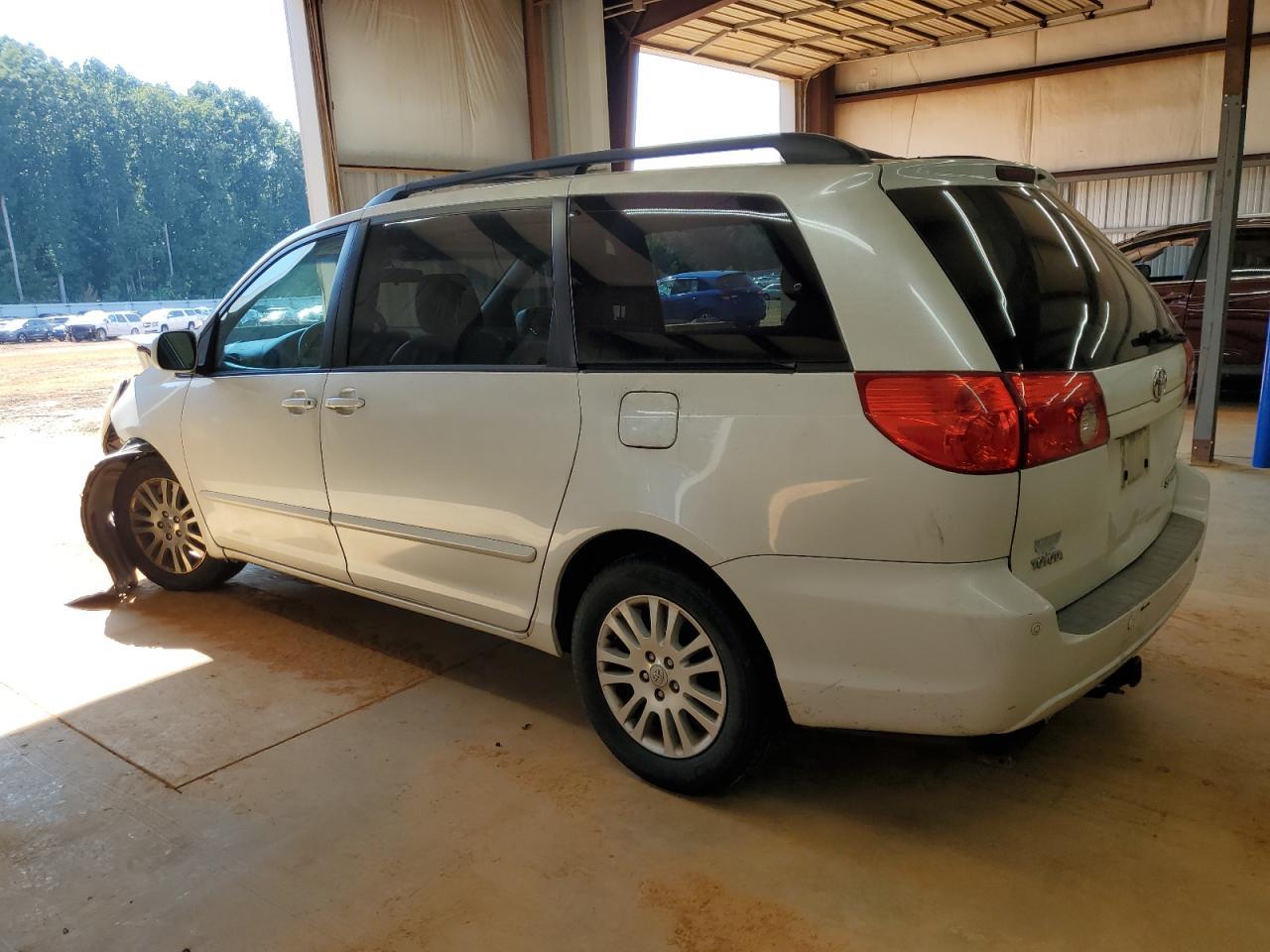 2010 Toyota Sienna Xle - Фото 2