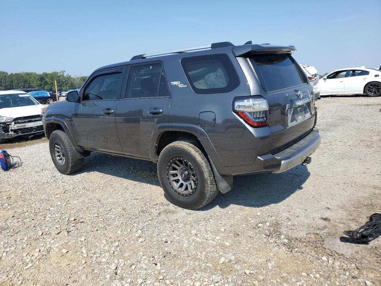 2017 Toyota 4Runner Sr5/Sr5 Premium - Image 2