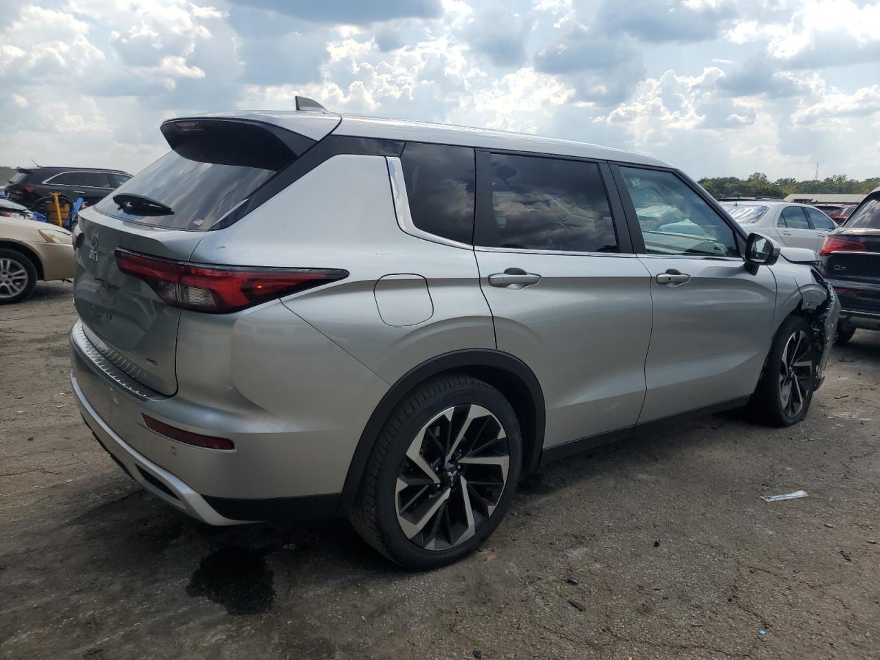 2024 Mitsubishi Outlander Se - Image 3