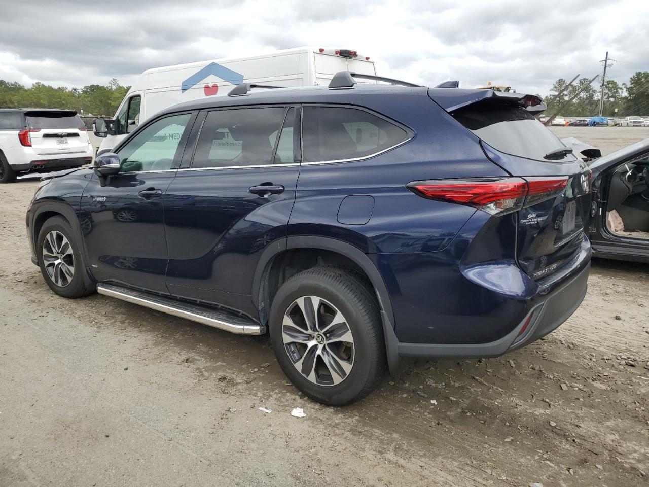 2021 Toyota Highlander Hybrid Xle - Image 2
