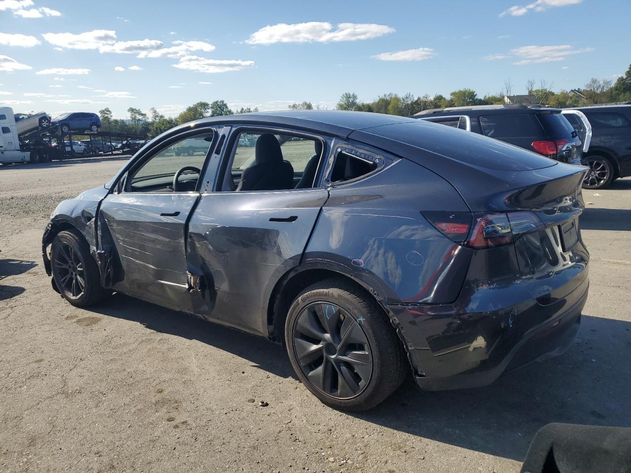 2024 Tesla Model Y - Фото 2
