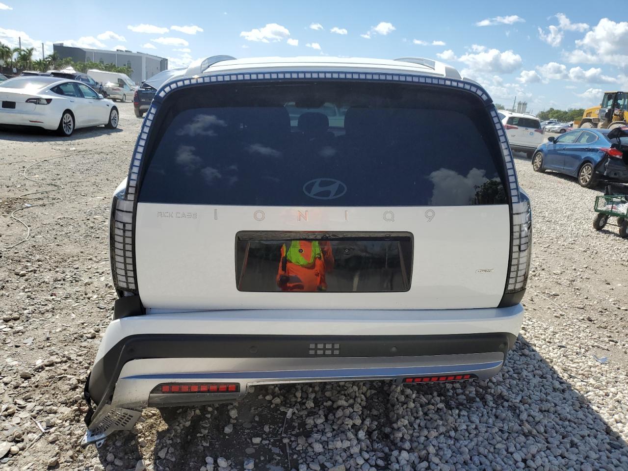 2026 Hyundai Ioniq 9 Se - Image 6