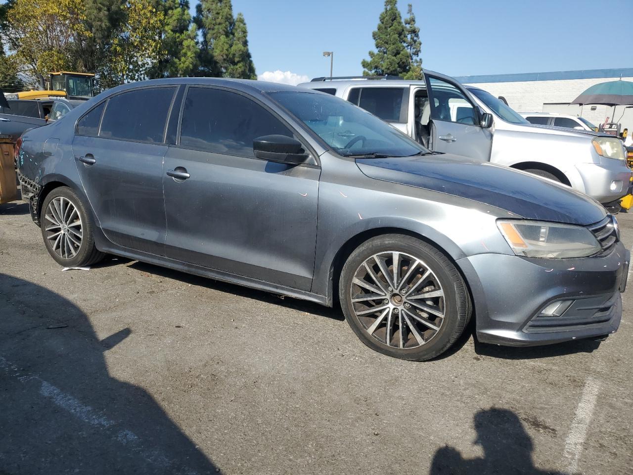 2016 Volkswagen Jetta Sport - Image 4