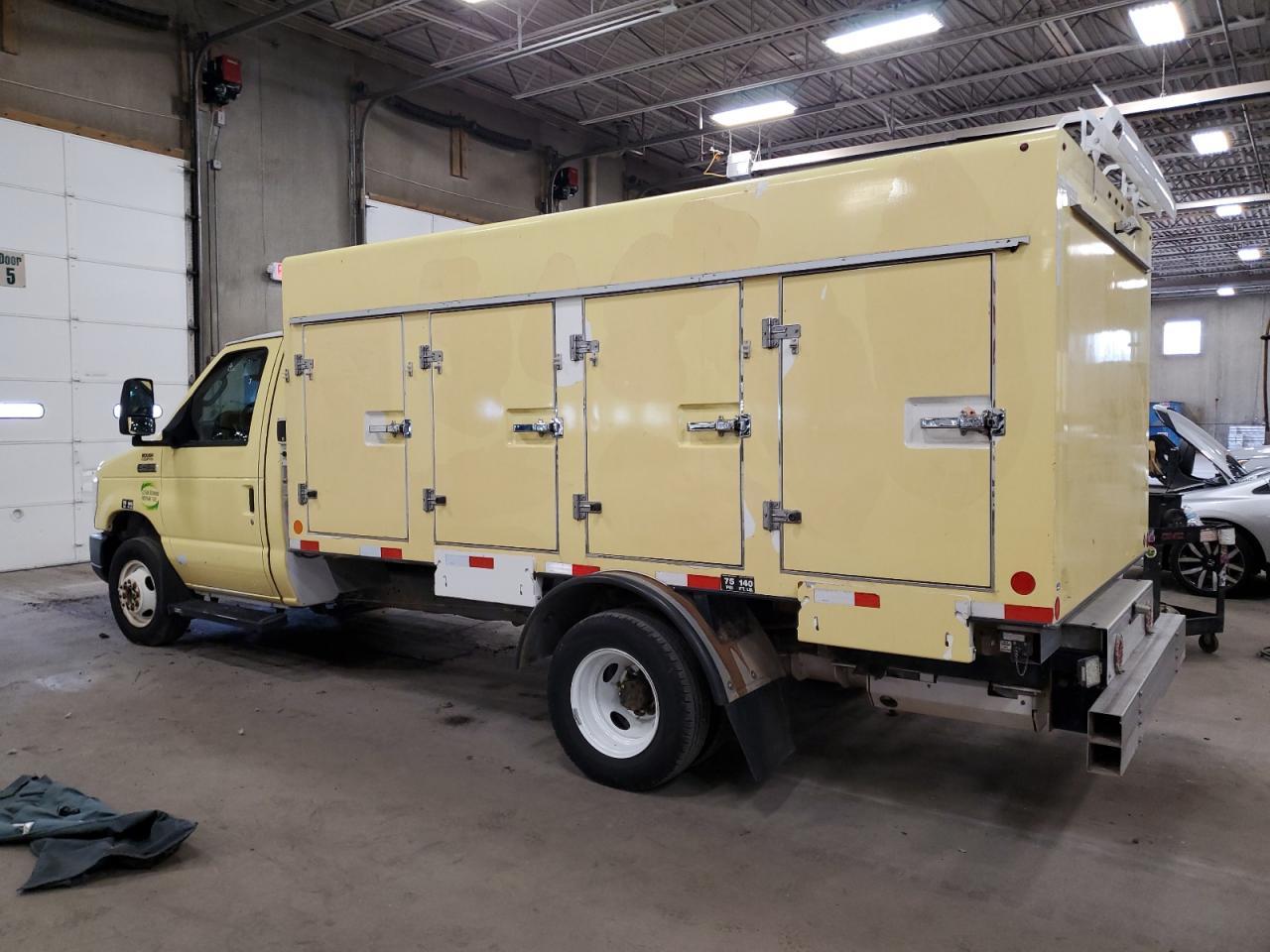 2018 Ford Econoline E450 Super Duty Cutaway Van - Image 2