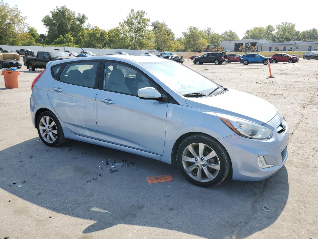 2012 Hyundai Accent Gls - Image 4