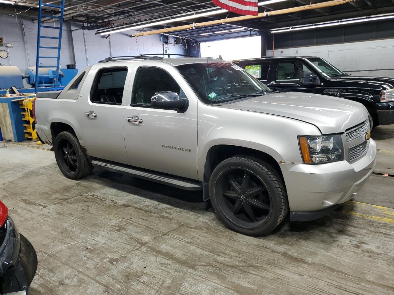 2011 Chevrolet Avalanche Lt - Фото 4