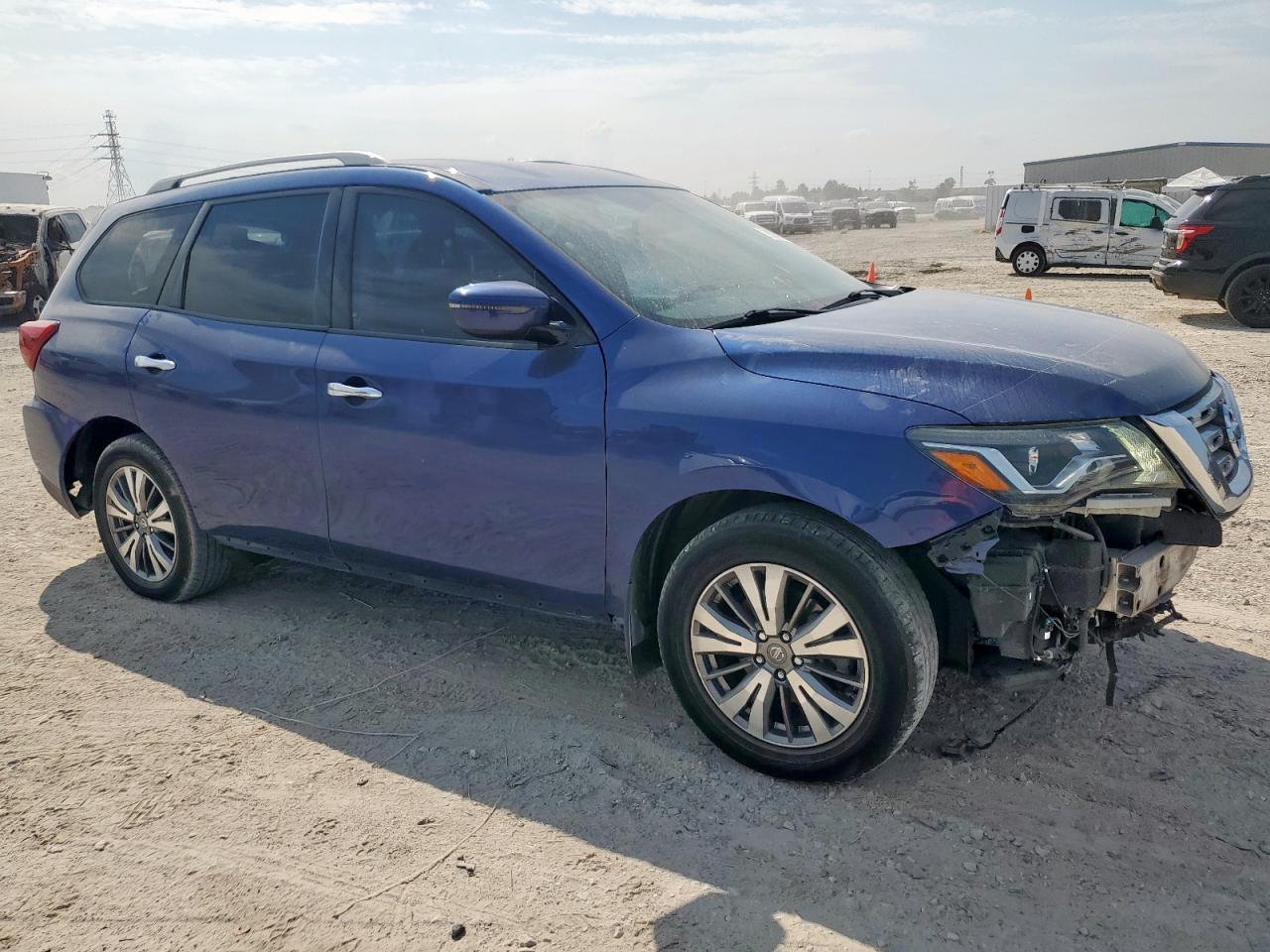 2019 Nissan Pathfinder S - Image 4