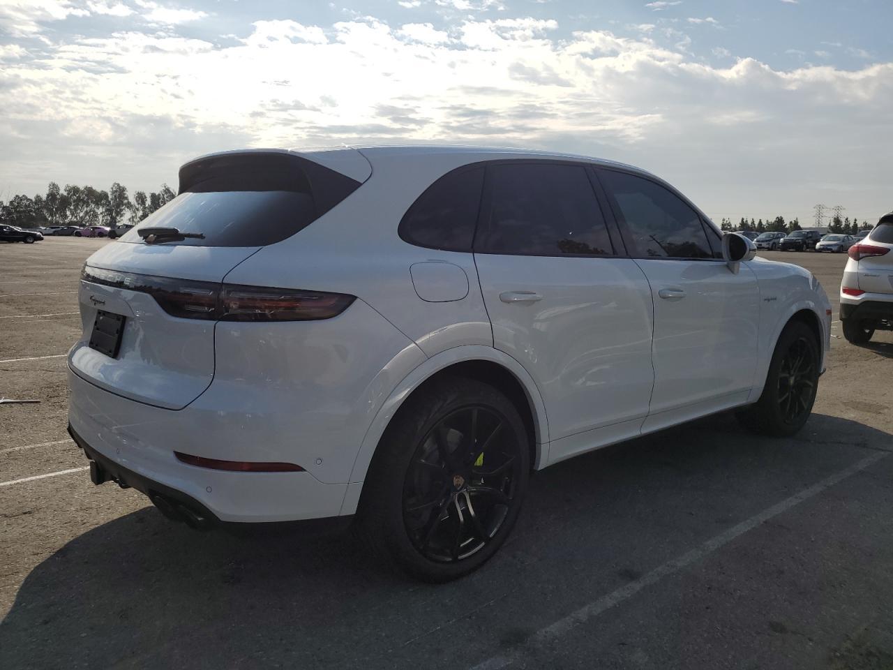 2022 Porsche Cayenne E-Hybrid - Фото 3