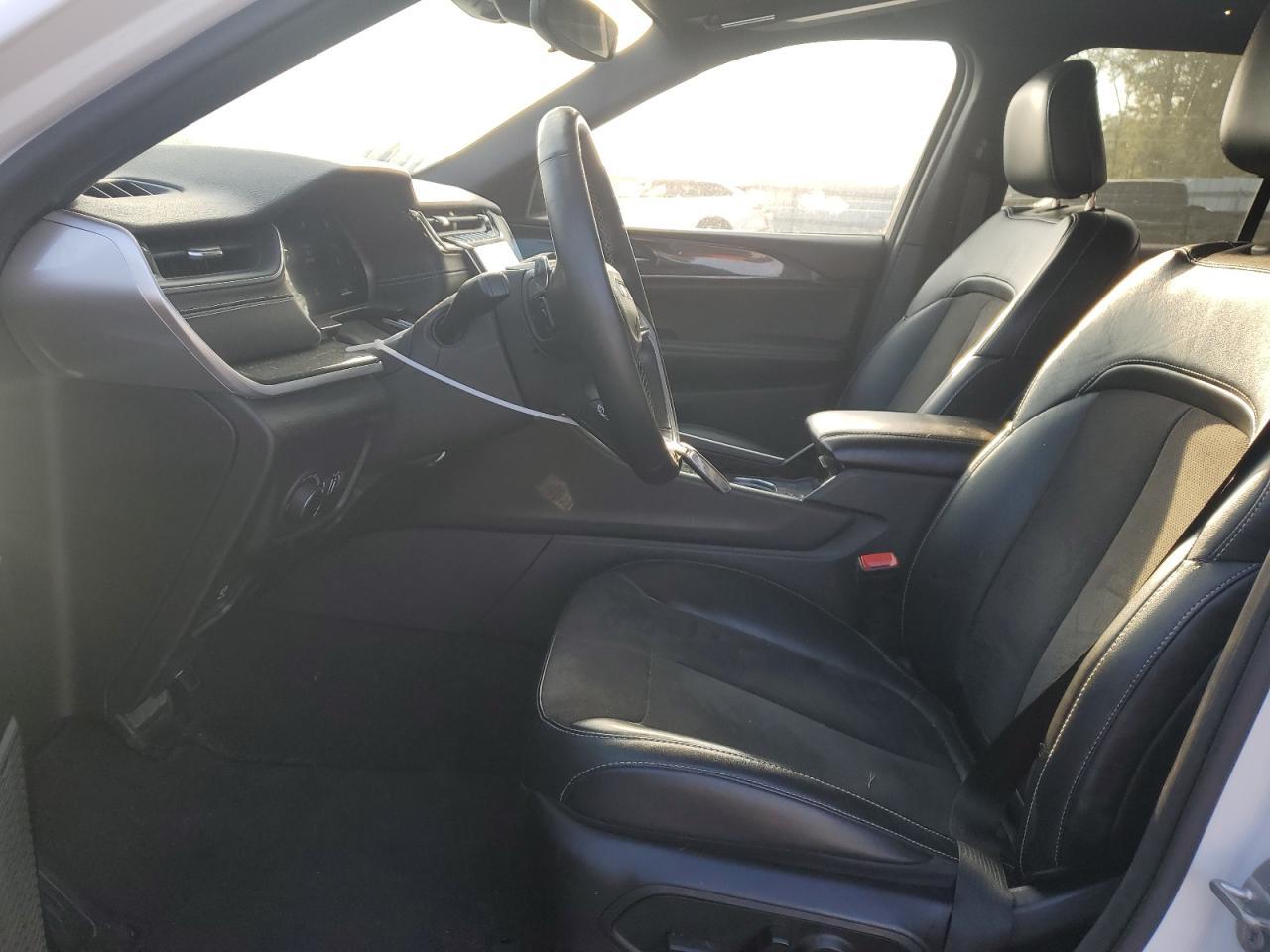 2022 Jeep Grand Cherokee Laredo - Image 7