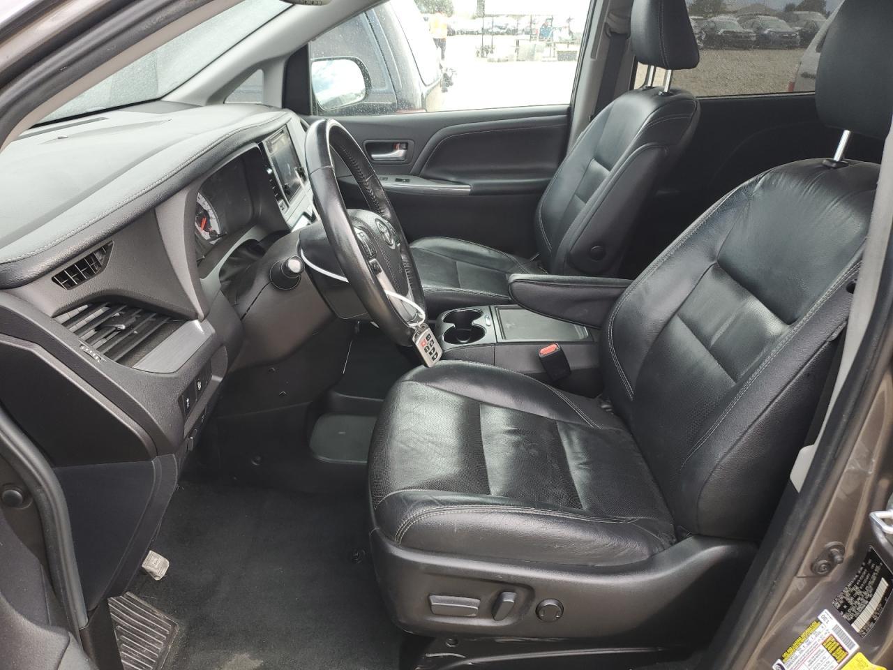 2017 Toyota Sienna Se - Фото 7