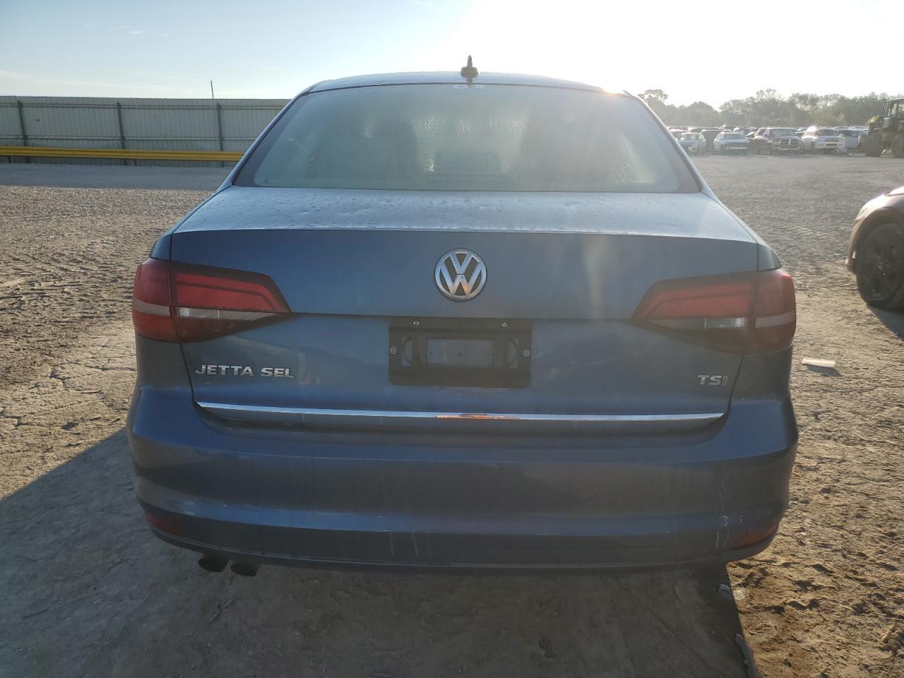 2017 Volkswagen Jetta Sel - Image 6