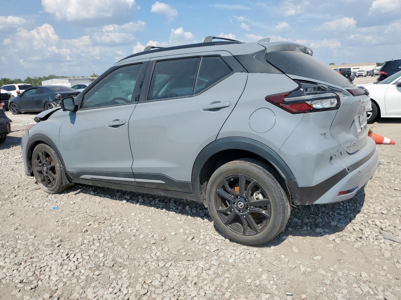 2021 Nissan Kicks Sr - Фото 2