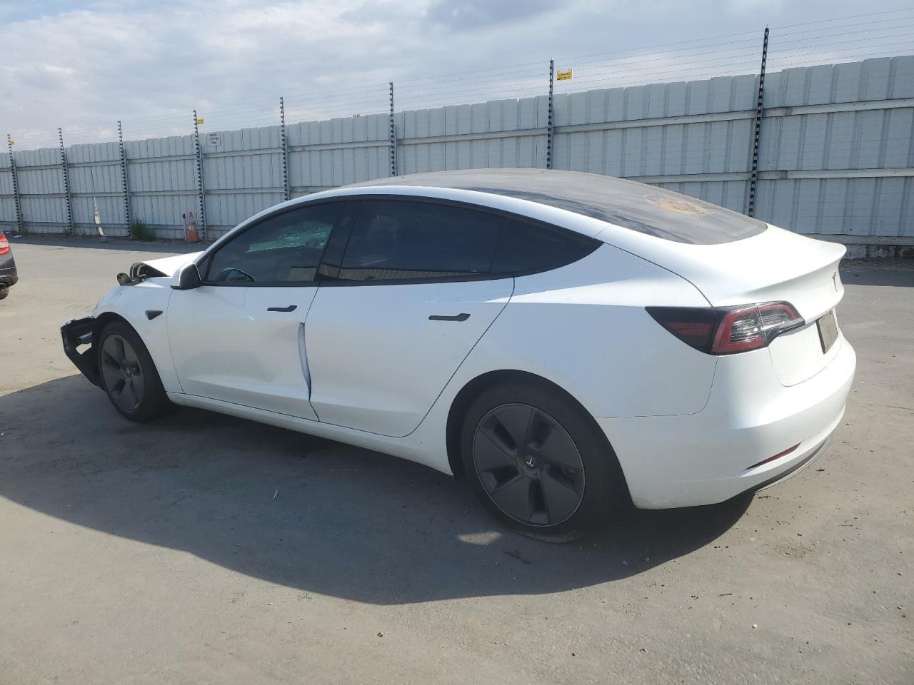 2023 Tesla Model 3 - Фото 2