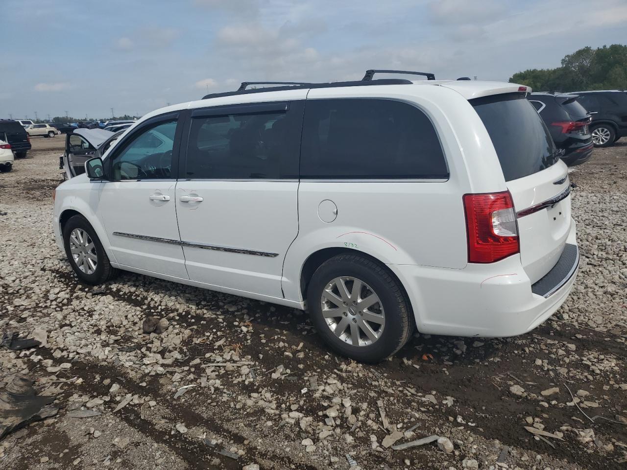 2016 Chrysler Town & Country Touring - Image 2