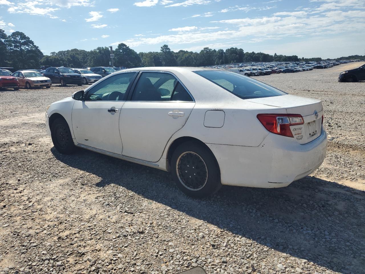2013 Toyota Camry L - Фото 2