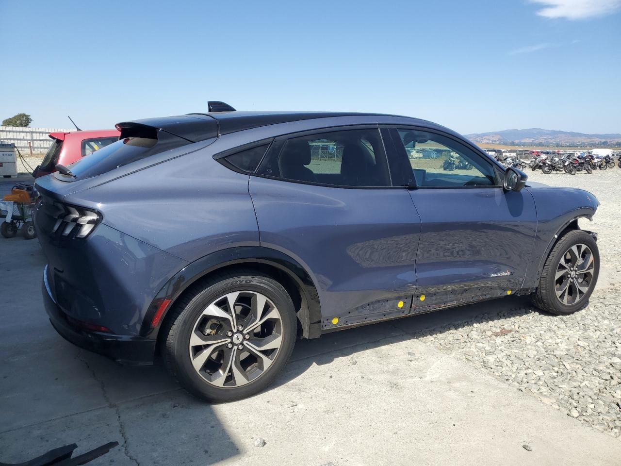 2021 Ford Mustang Mach-E Premium - Фото 3