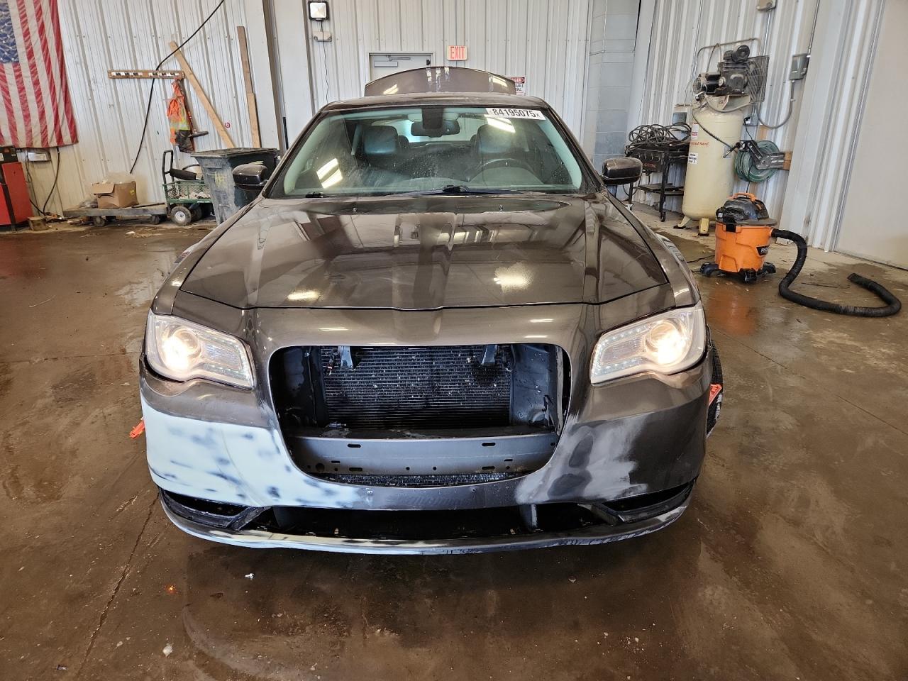 2016 Chrysler 300 Limited - Фото 5