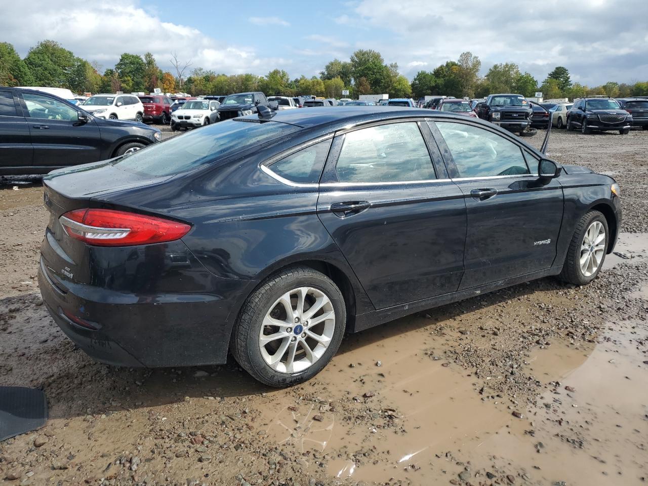2019 Ford Fusion Se - Image 3