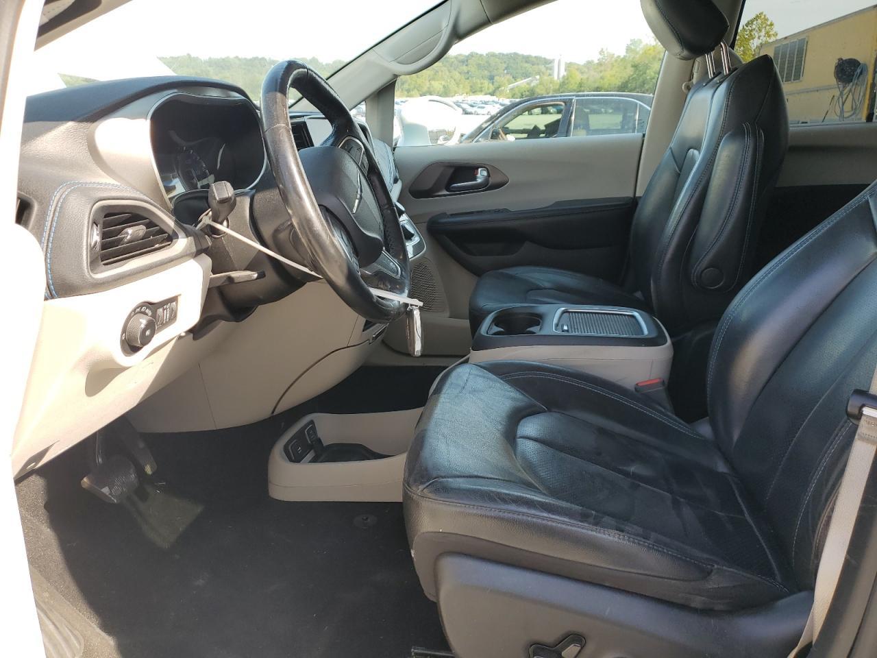 2021 Chrysler Pacifica Touring L - Image 7