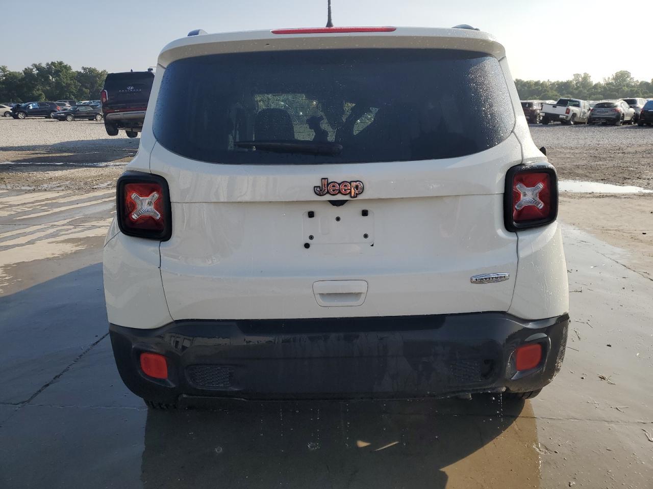 2018 Jeep Renegade Latitude - Image 6