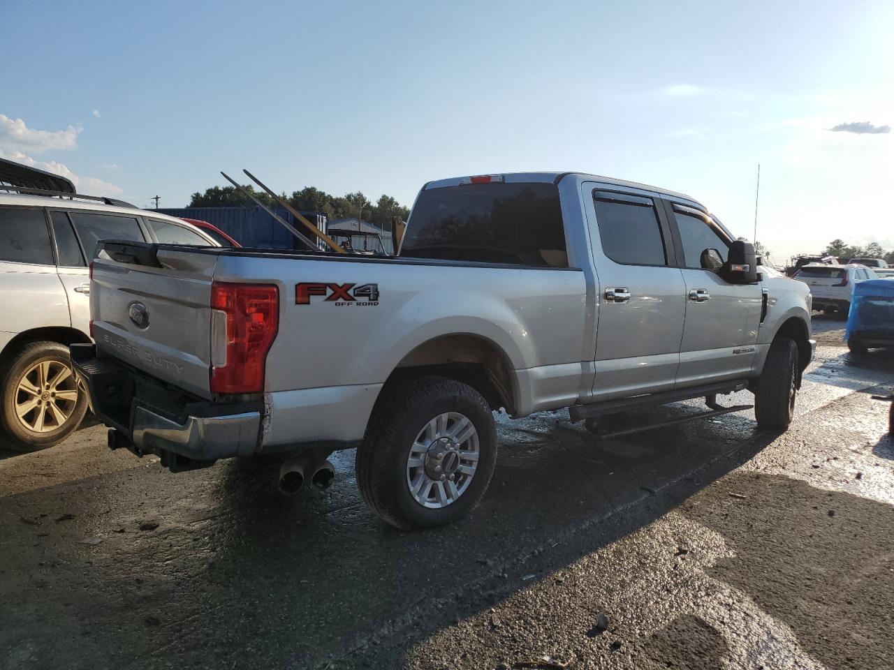 2019 Ford F350 Super Duty - Фото 3