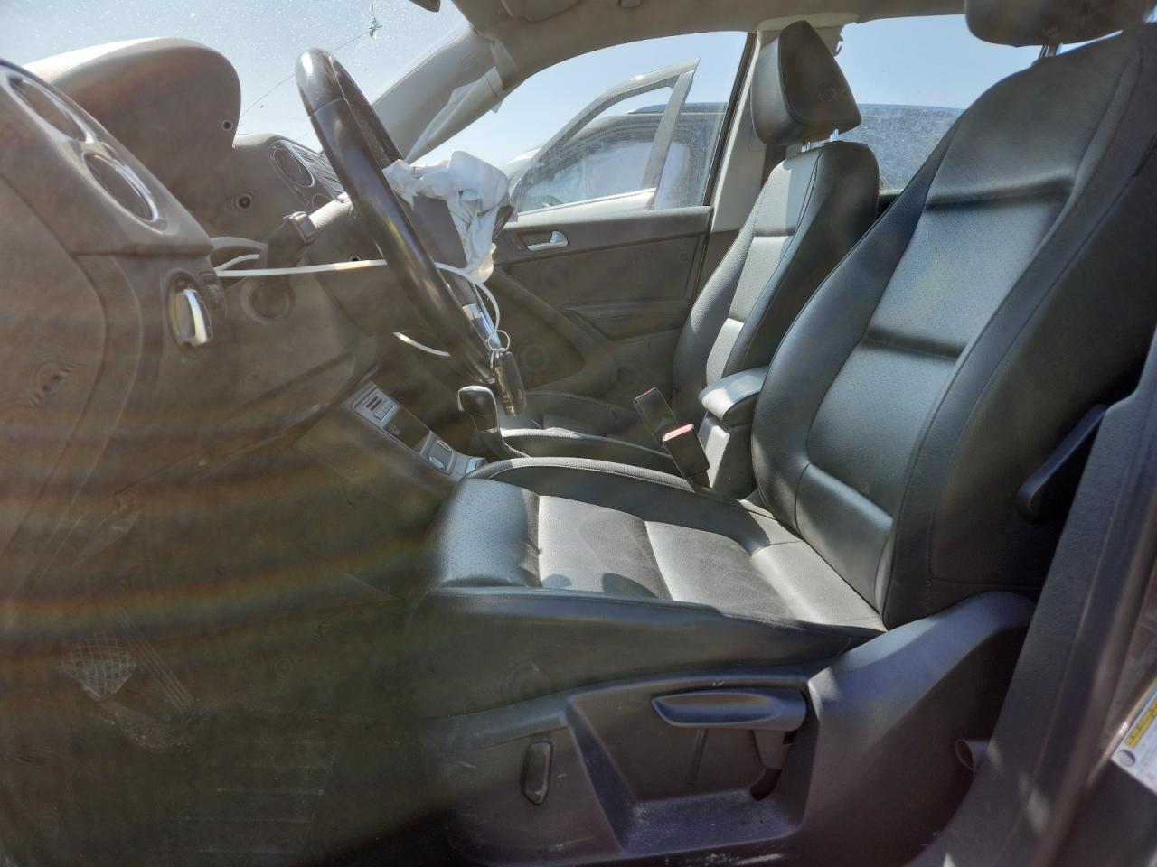 2016 Volkswagen Tiguan S - Image 7