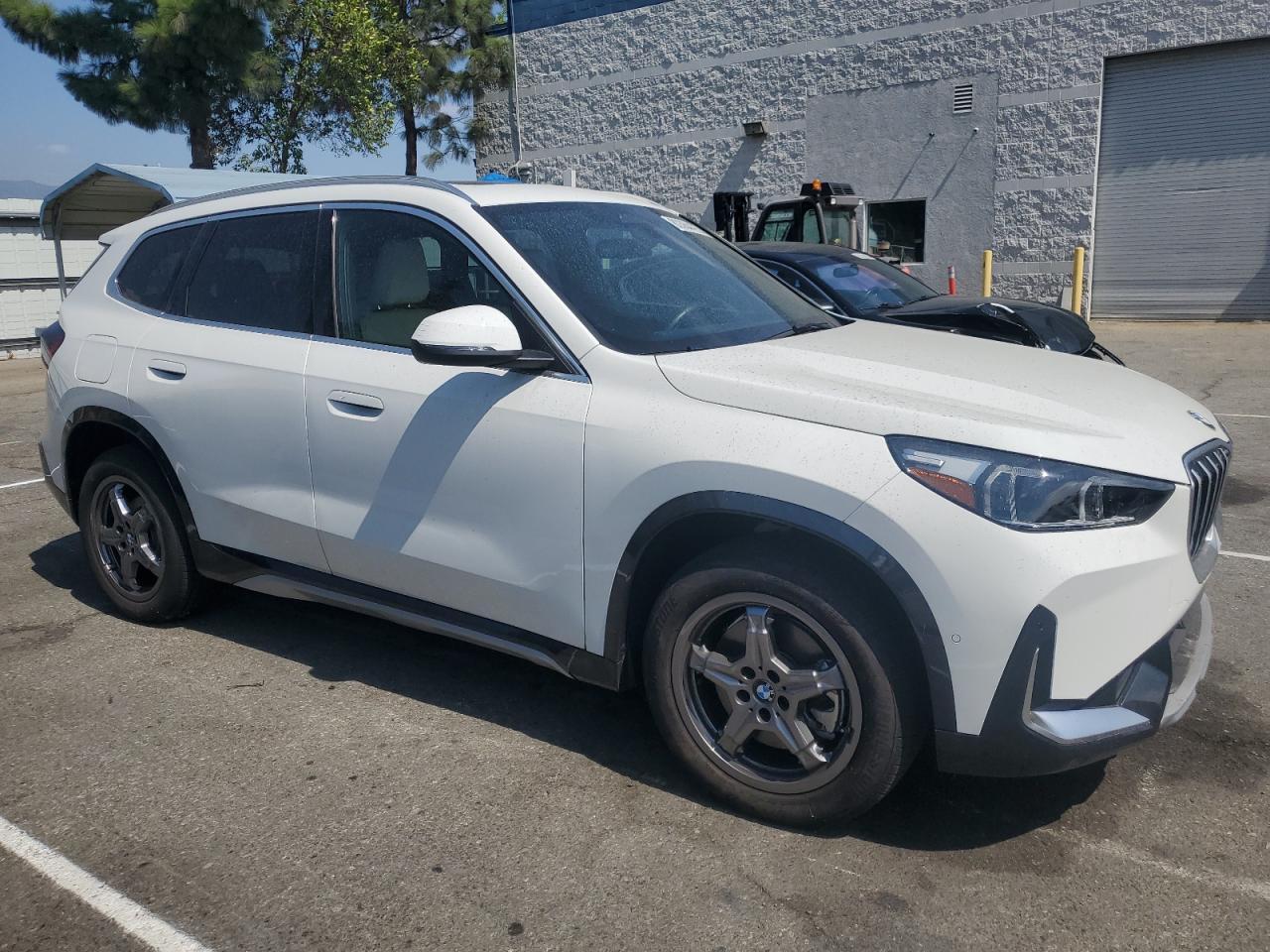 2025 BMW X1 xDrive28I - Image 4