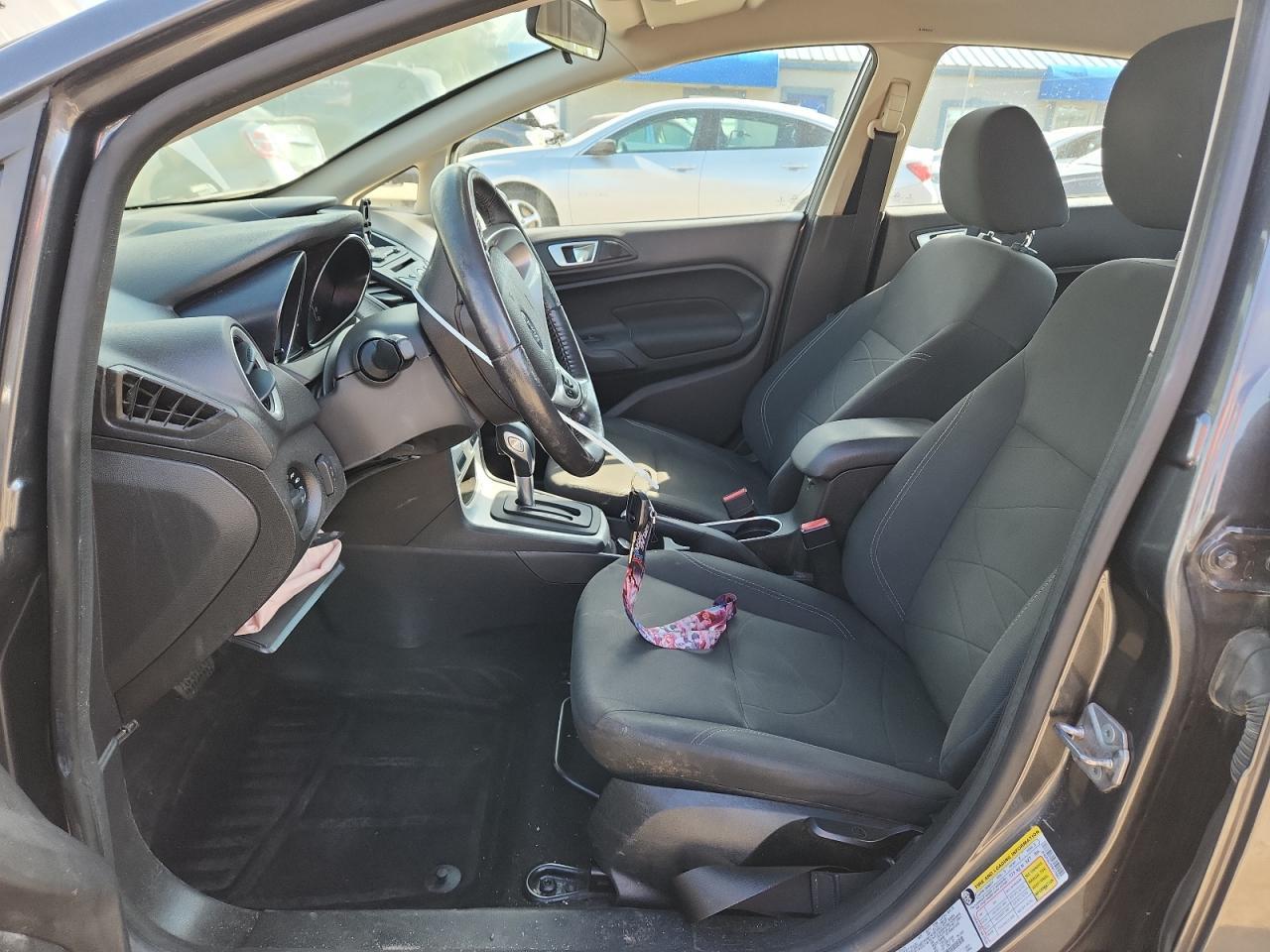 2015 Ford Fiesta Se - Фото 7