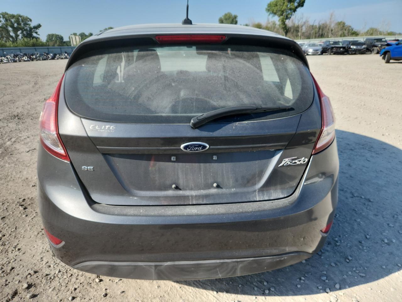 2015 Ford Fiesta Se - Фото 6