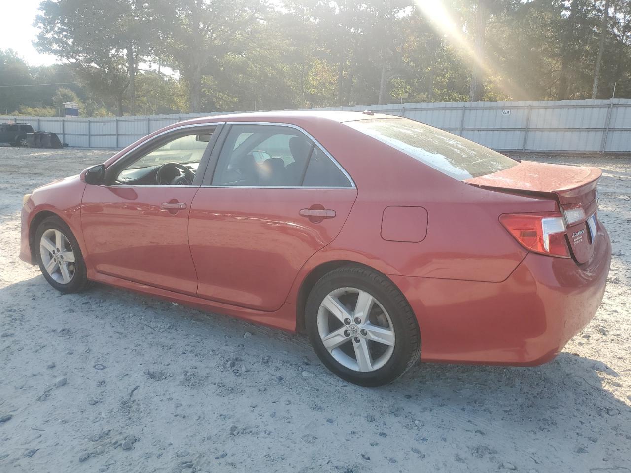 2013 Toyota Camry L - Фото 2