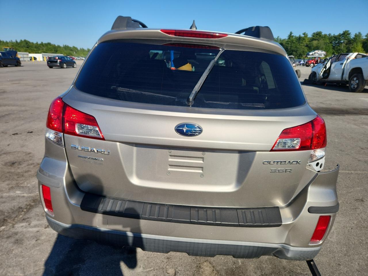 2014 Subaru Outback 3.6R Limited - Image 6