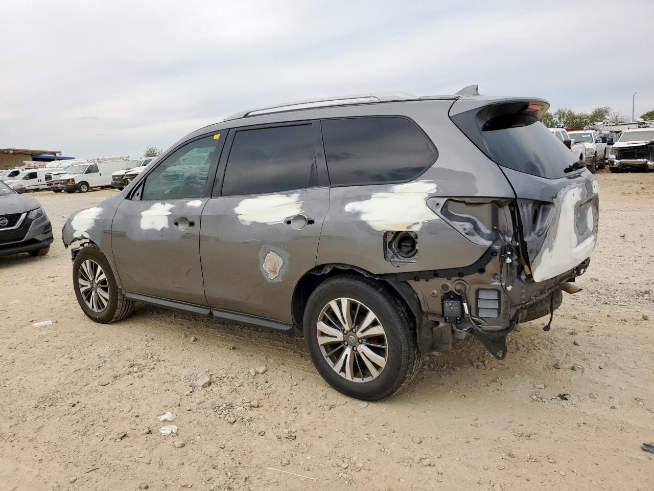 2019 Nissan Pathfinder S - Image 2