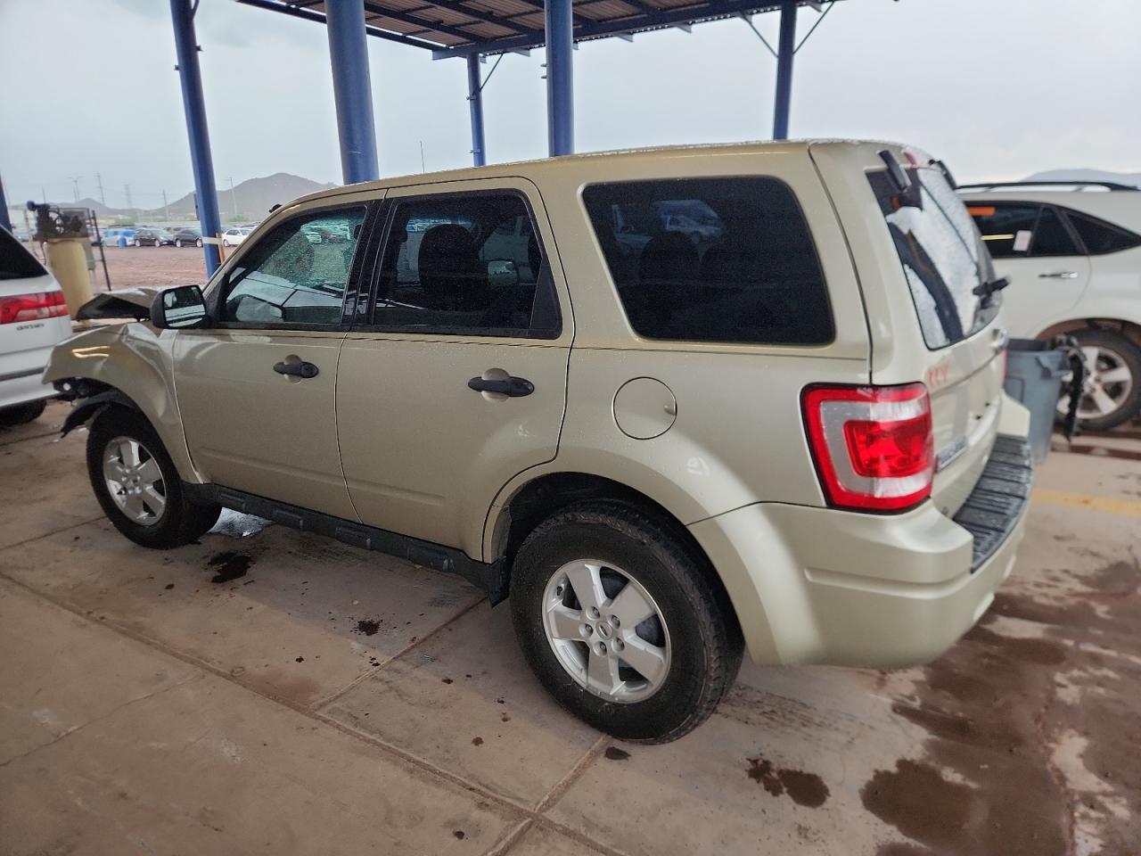 2011 Ford Escape Xls - Фото 2