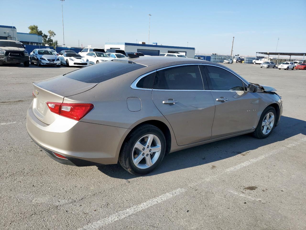 2023 Chevrolet Malibu Ls - Фото 3