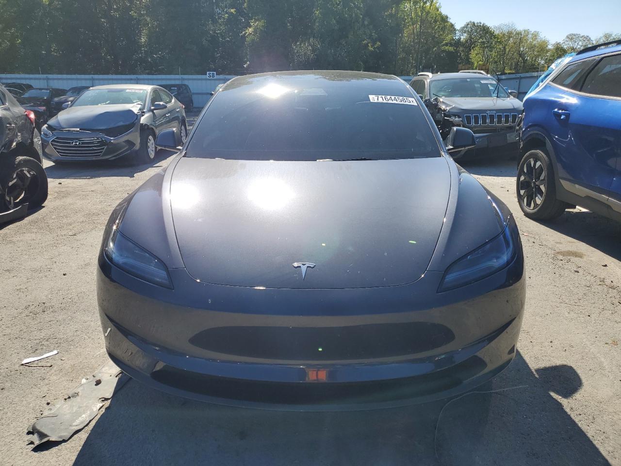 2025 Tesla Model 3 - Фото 5