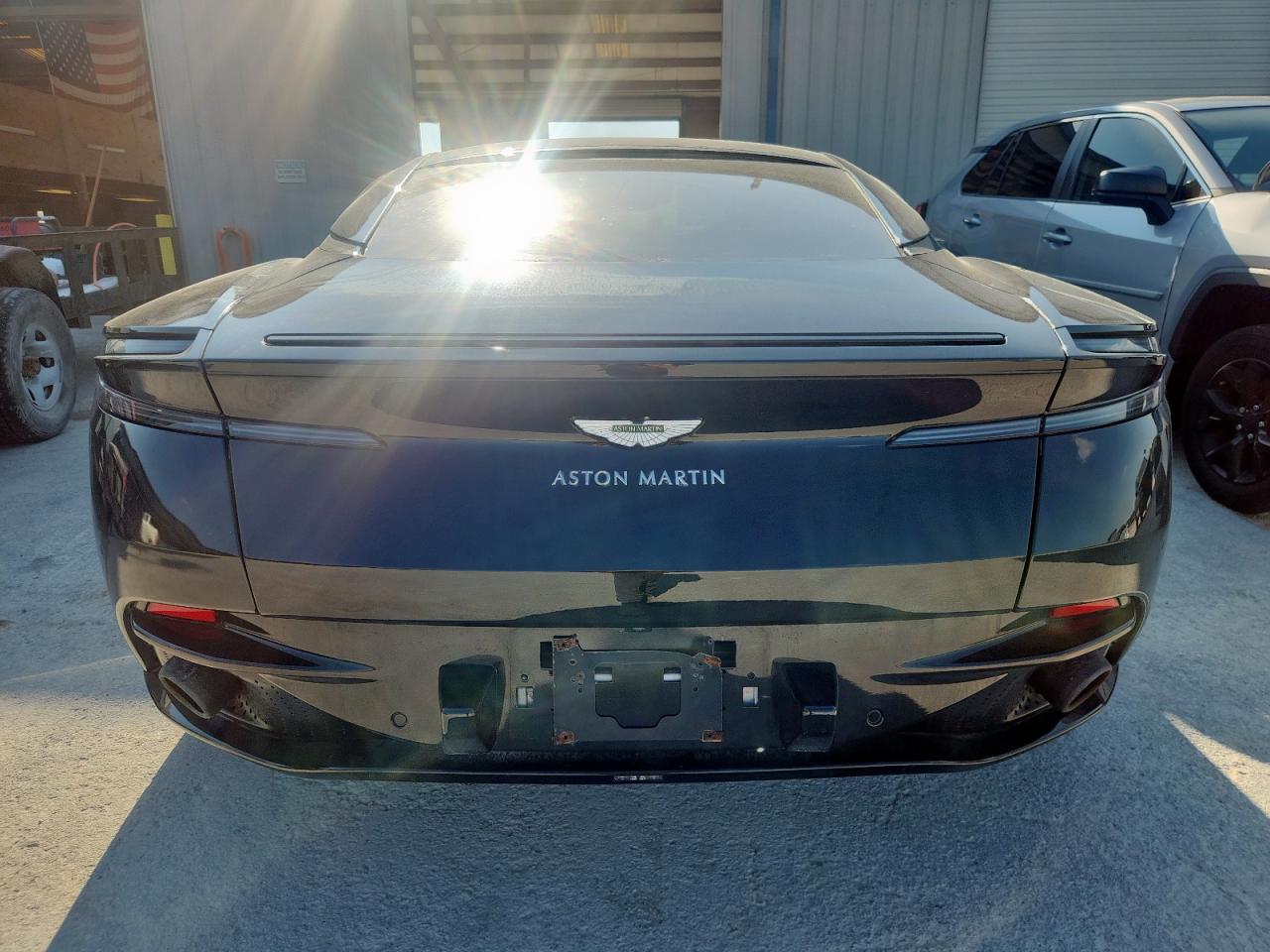 2018 Aston Martin Db11 - Фото 6