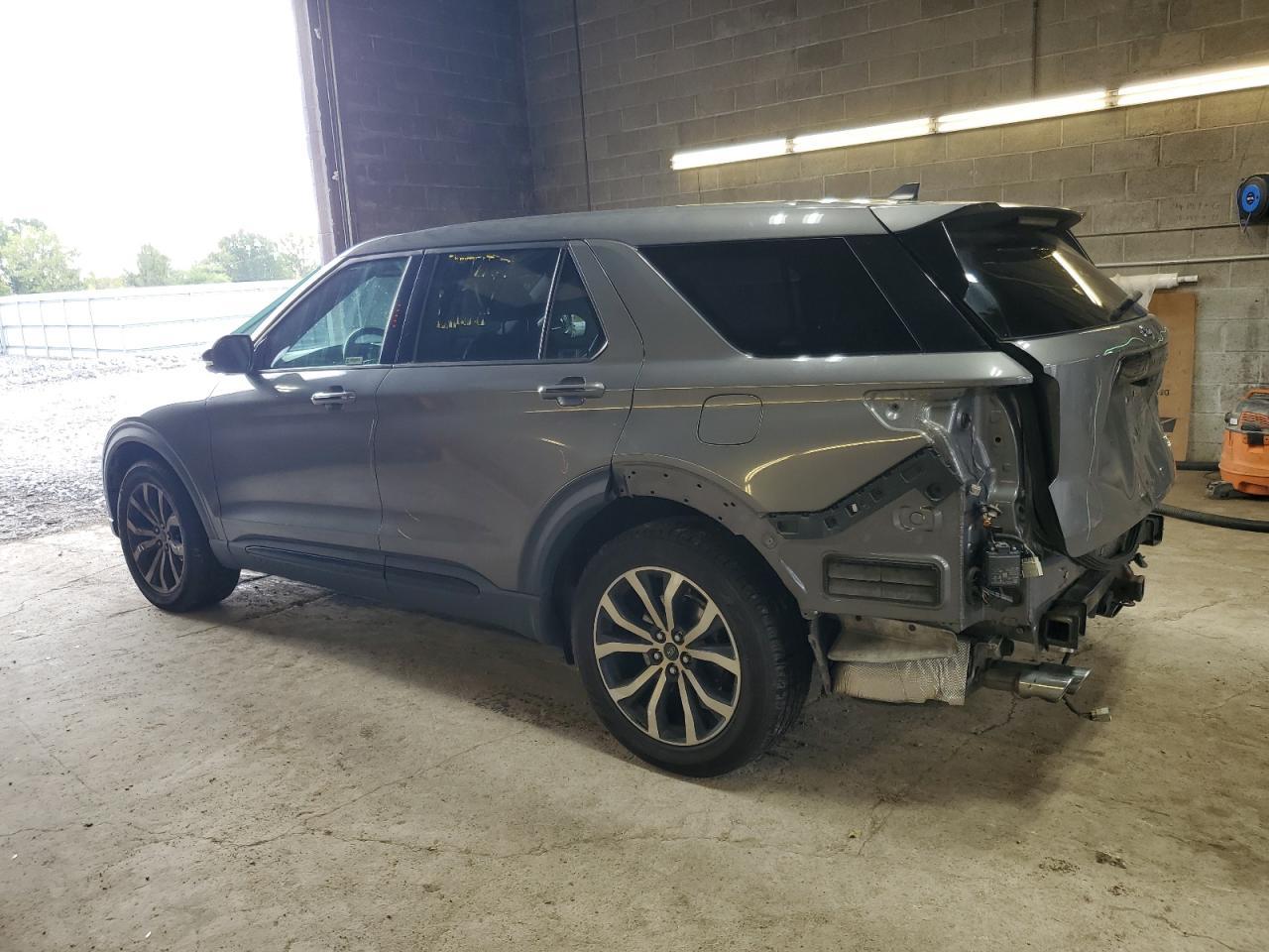 2021 Ford Explorer St - Image 2