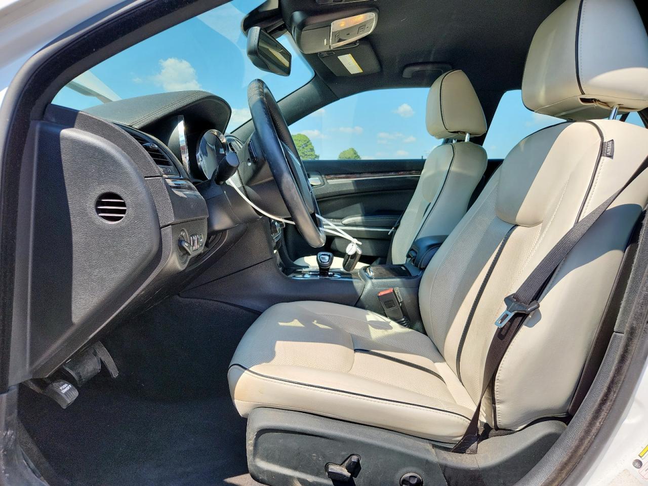 2013 Chrysler 300 - Image 7