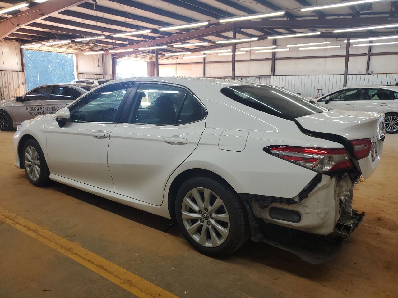 2019 Toyota Camry L - Фото 2